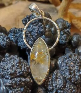 Pendentif ethnique en argent et quartz rutilé doré