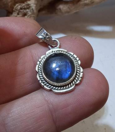 pendentif ethnique en argent et pierre naturelle de labradorite