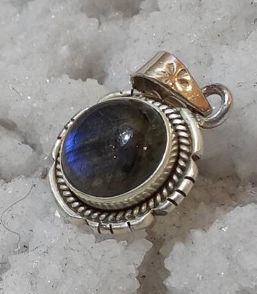 pendentif ethnique en argent et pierre naturelle de labradorite