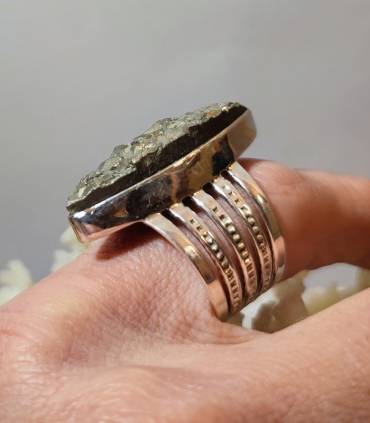 bague ethnique en argent et pierre naturelle de pyrite