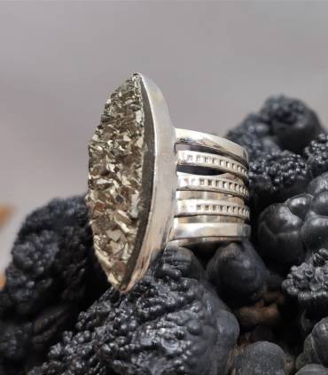 bague ethnique en argent et pierre naturelle de pyrite