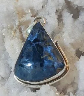 pendentif ethnique en argent et pietersite