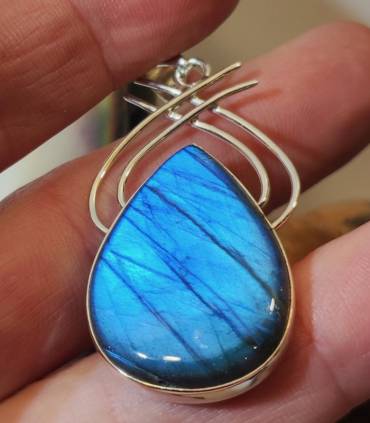 Pendentif blue galaxie en argent et labradorite