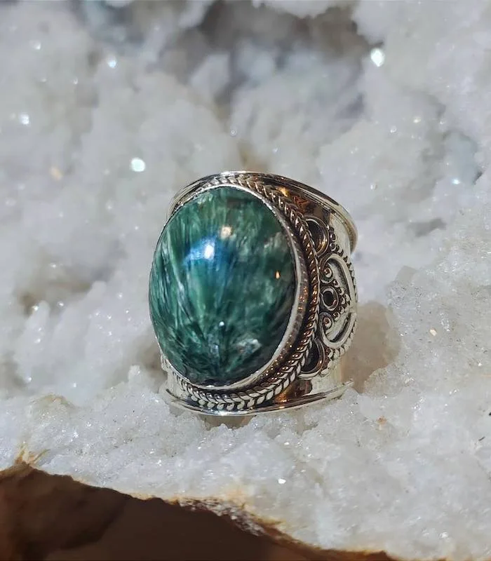 Bague ethnique en argent et pierre naturelle de séraphinite