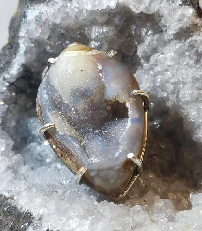 Pendentif argent coquillage cristallisation et calcédoine.