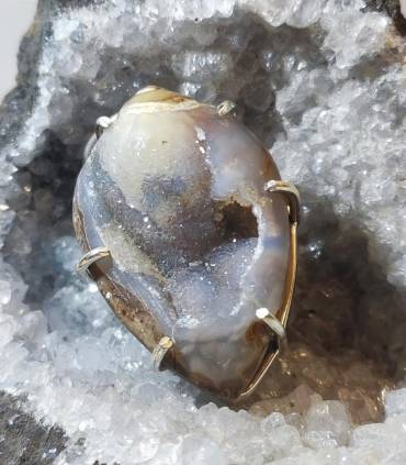 Pendentif argent coquillage cristallisation et calcédoine.