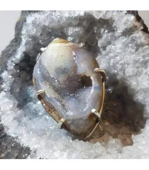 Pendentif argent coquillage cristallisation et calcédoine.