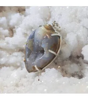 Pendentif argent coquillage cristallisation et calcédoine.