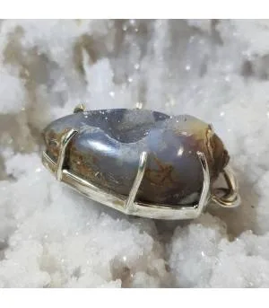 Pendentif argent coquillage cristallisation et calcédoine.