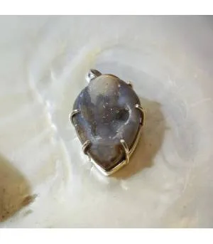 Pendentif argent coquillage cristallisation et calcédoine.