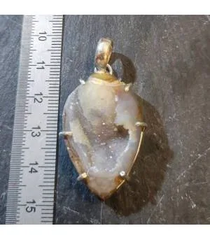 Pendentif argent coquillage cristallisation et calcédoine.