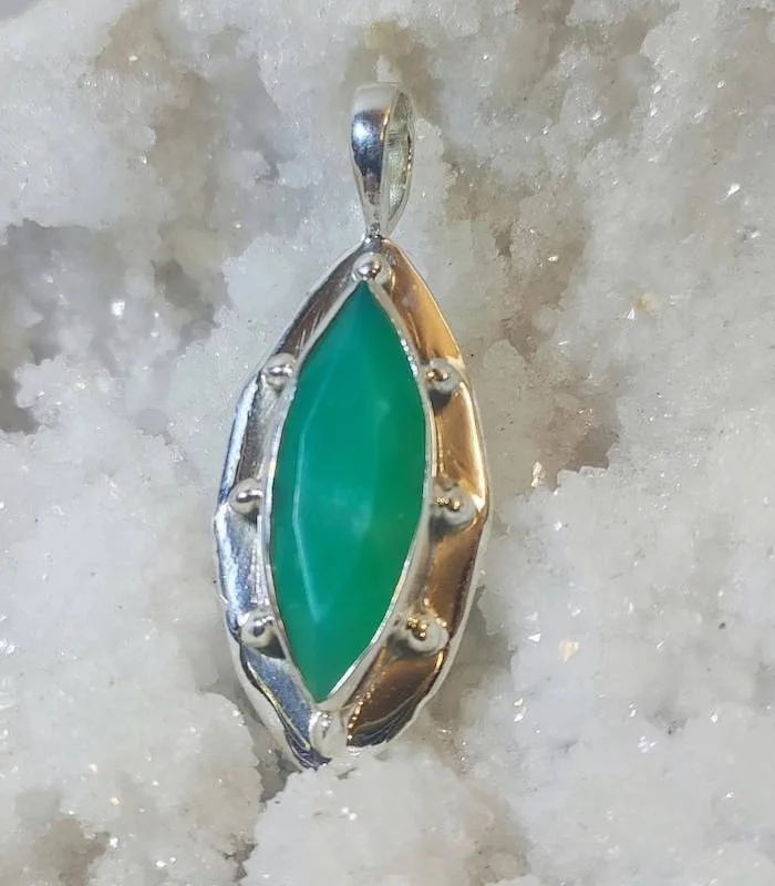 Pendentif argent bijoux ethnique pierre naturelle de chrysoprase.