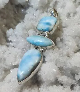 Pendentif en argent triptik de pierres naturelles de larimar.