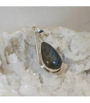 Pendentif Vihara-Prakāsha – Argent 925 & Labradorite