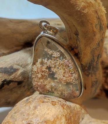 pendentif argent et pierre naturelle de quartz lodolite