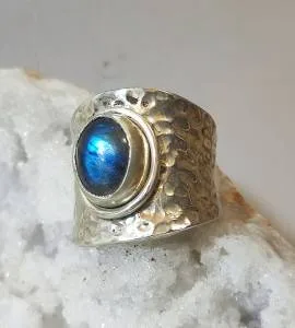 Bague Neelanjana – Argent 925 martelé & Labradorite bleue