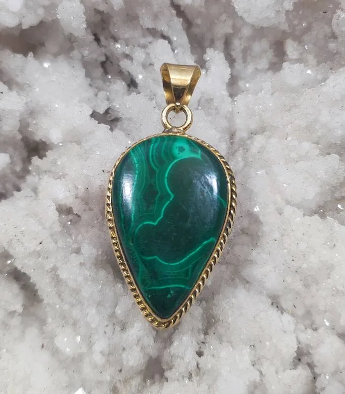 Pendentif malachite en laiton