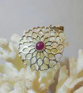 Pendentif argent fleur de vie rubis