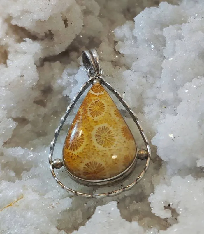 Pendentif corail fossilisé argent