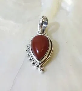 Pendentif artisanal ethnique argent cornaline naturelle