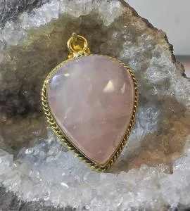 Pendentif laiton bijou ethnique quartz rose