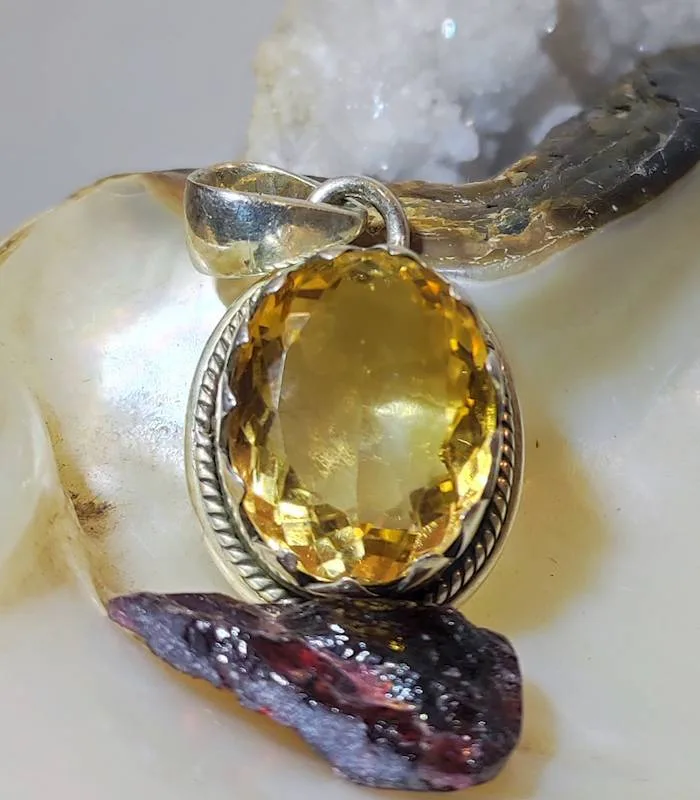 Pendentif argent citrine naturelle facettée