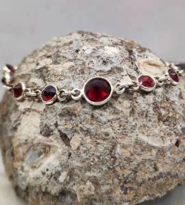 Bracelet artisanal indien en argent et grenat