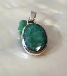Pendentif artisanal argent et émeraude naturelle