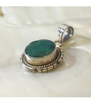 Pendentif ethnique artisanal indien pierre d'émeraude