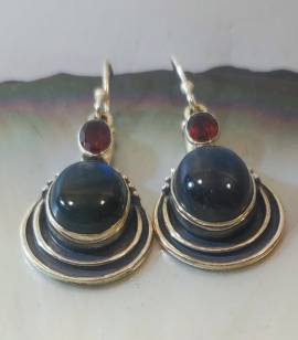 Boucles d'oreilles argent grenat et labradorite