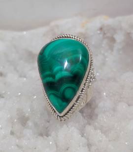 Bague ethnique en argent et malachite