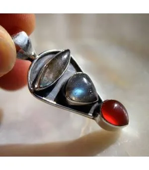Pendentif tribal argent 925 oxydé trio de pierres labradorite et goutte cornaline