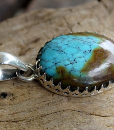 Pendentif ethnique sertissage couronne pierre naturelle turquoise