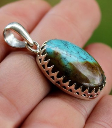 Pendentif ethnique sertissage couronne pierre naturelle turquoise