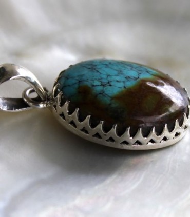 Pendentif ethnique sertissage couronne pierre naturelle turquoise