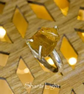 Bague ethnique en argent sertissage griffe citrine brute Shantilight