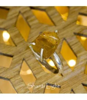 Bague ethnique en argent sertissage griffe citrine brute Shantilight