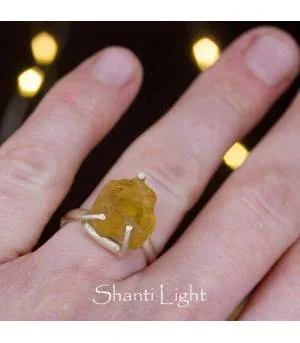 Bague ethnique en argent sertissage griffe citrine brute Shantilight