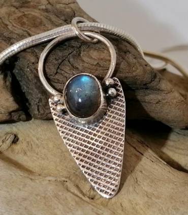 Pendentif ethnique bijoux en argent pierre naturelle labradorite.