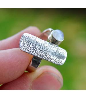 Bague argent ajustable plaque texturée pierre de lune naturelle