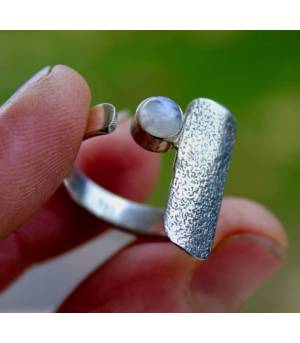 Bague argent ajustable plaque texturée pierre de lune naturelle