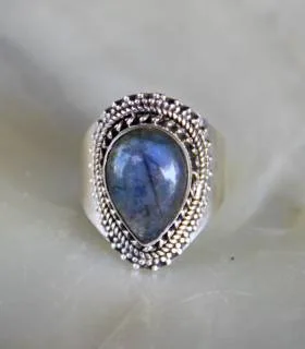 Bague Chaitanya – Argent 925 & Labradorite naturelle