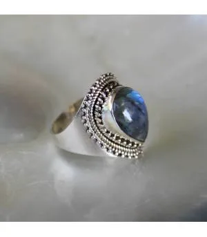 Bague Chaitanya – Argent 925 & Labradorite naturelle