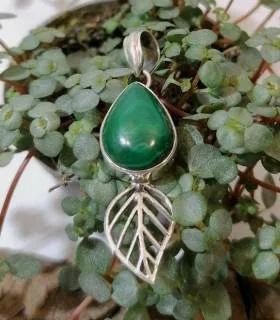 Pendentif en argent bijoux feuillage pierre naturelle malachite