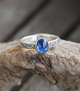 Bague argent solitaire pierre naturelle de cyanite.