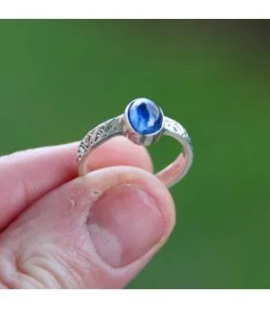 Bague argent solitaire pierre naturelle de cyanite.