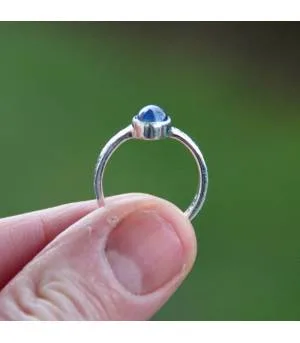 Bague argent solitaire pierre naturelle de cyanite.
