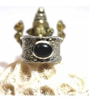 Bague ethnique mixte en argent pierre d'onyx noire.