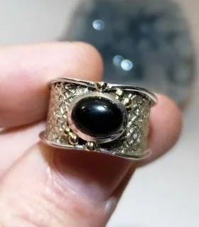 Bague ethnique mixte en argent pierre d'onyx noire.