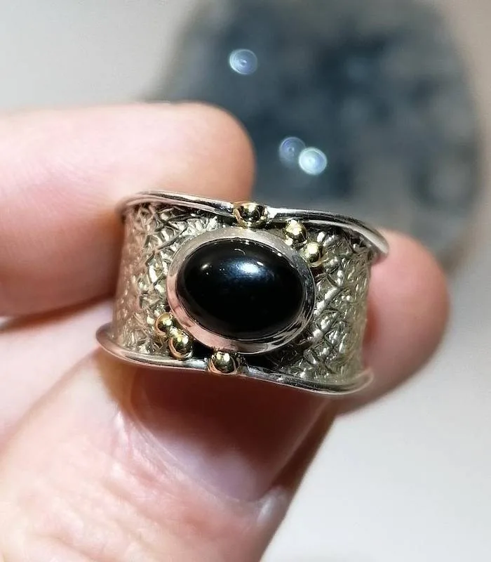 Bague ethnique mixte en argent pierre d'onyx noire.